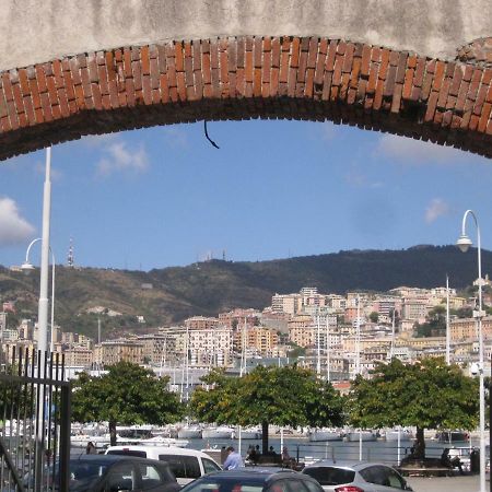 Апартаменты Una Porta Sul Porto Antico Генуя Экстерьер фото