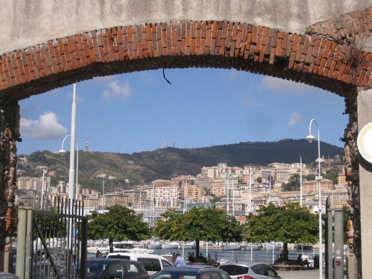 Апартаменты Una Porta Sul Porto Antico Генуя Экстерьер фото